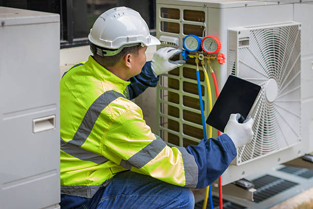 Professional Emergency Hvac Repair technician working in North Robinson, OH